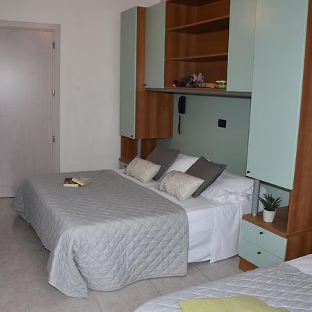 Hotel Gambrinus Римини Экстерьер фото