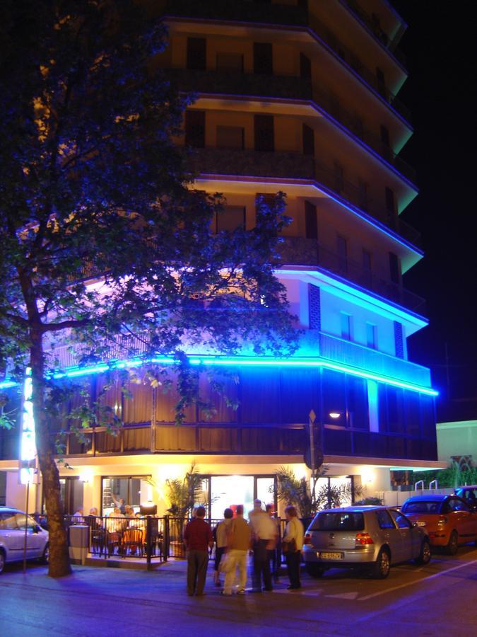 Hotel Gambrinus Римини Экстерьер фото
