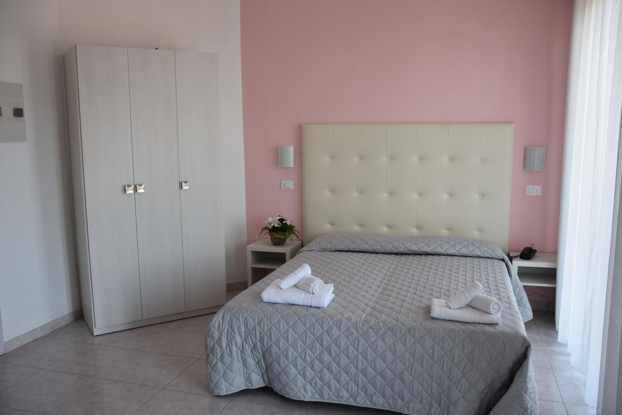 Hotel Gambrinus Римини Экстерьер фото