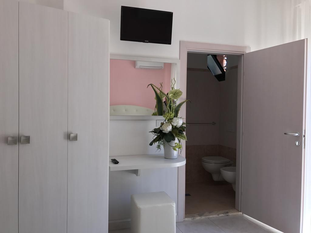 Hotel Gambrinus Римини Экстерьер фото