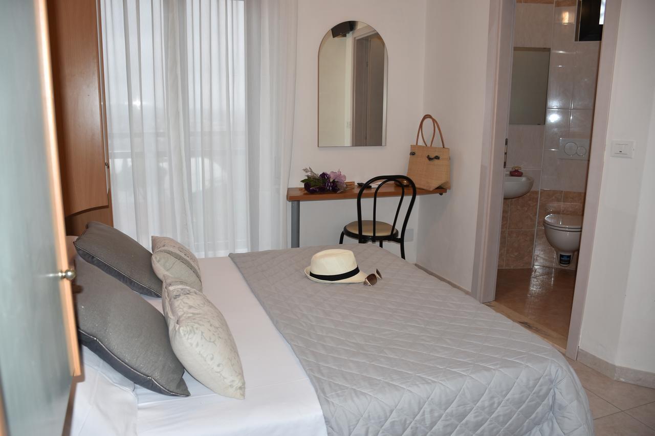 Hotel Gambrinus Римини Экстерьер фото