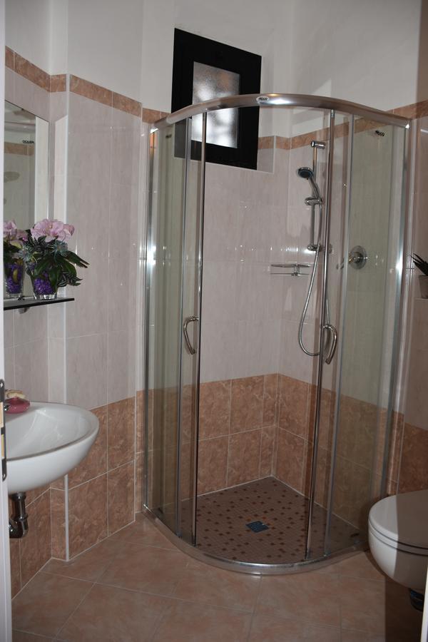 Hotel Gambrinus Римини Экстерьер фото