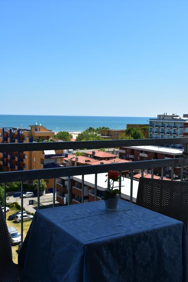 Hotel Gambrinus Римини Экстерьер фото