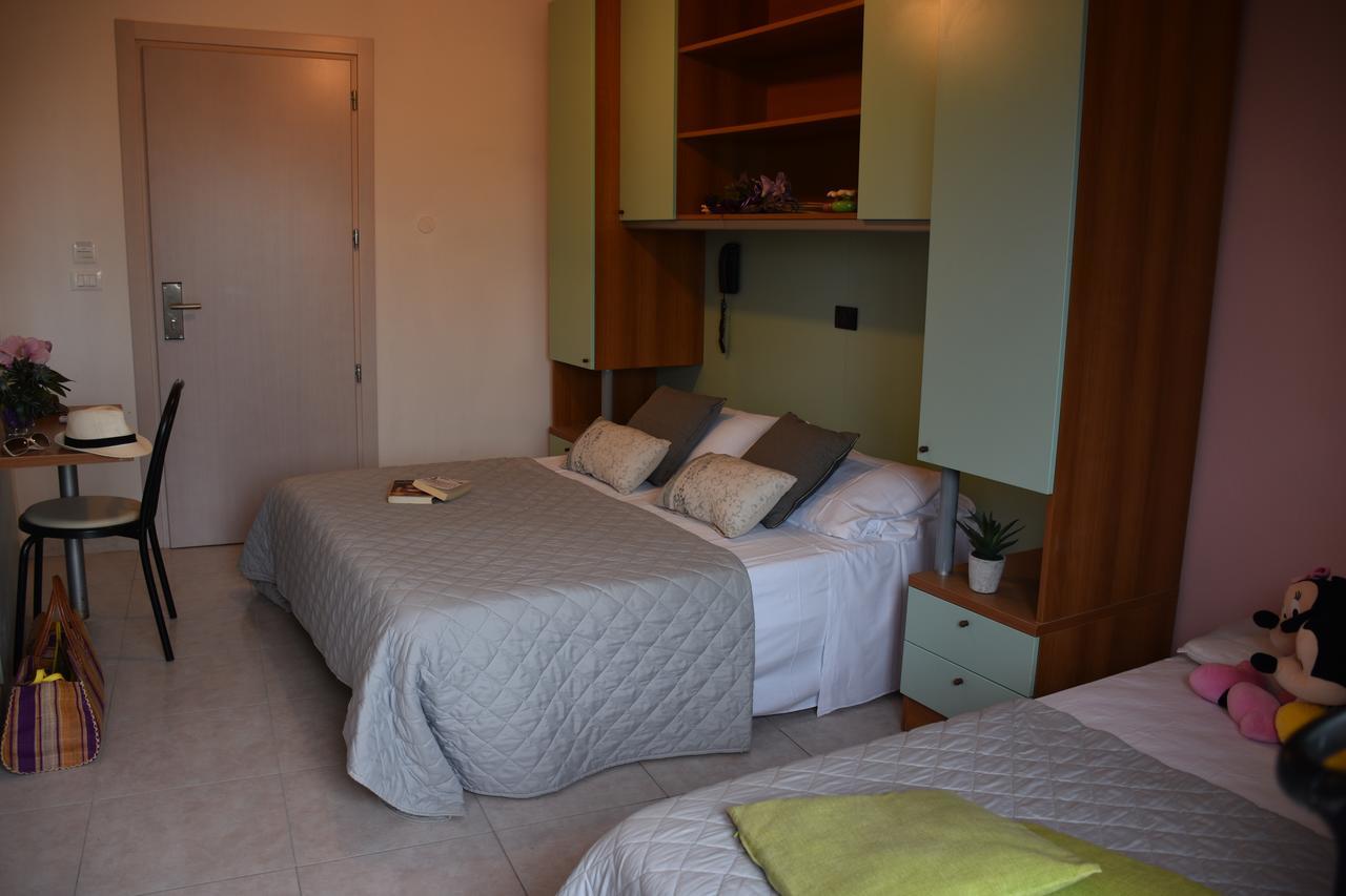 Hotel Gambrinus Римини Экстерьер фото